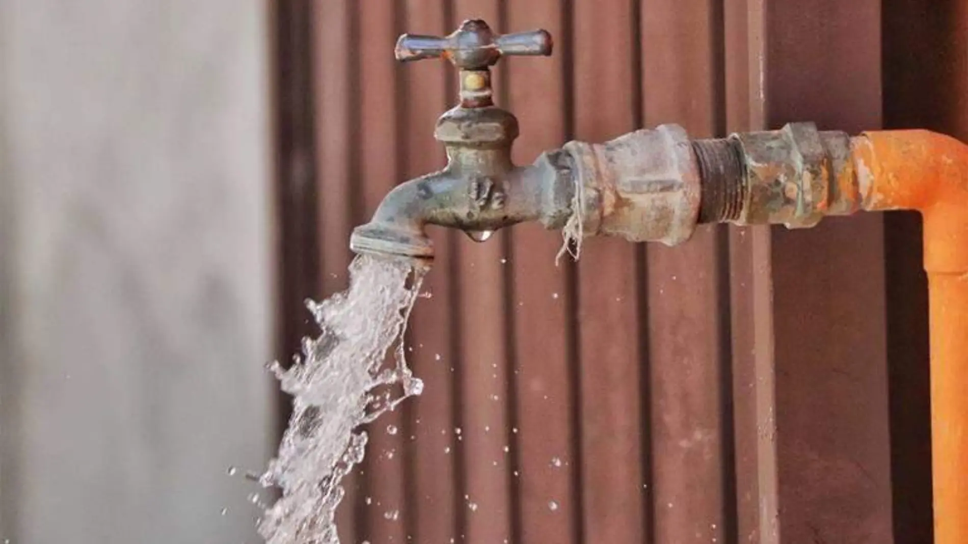 Llave de agua potable